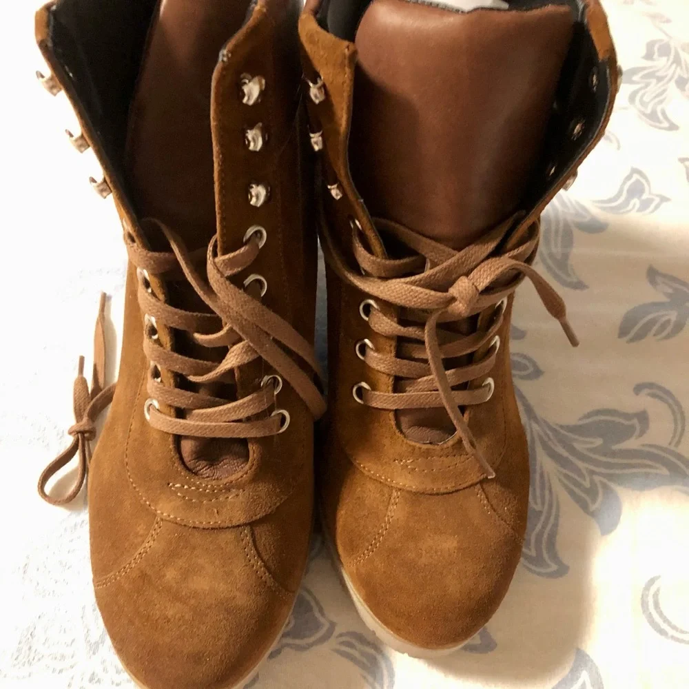 Amalfi boot. - Picture 1 of 8